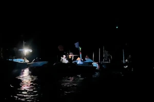 Quảng Ngãi: Làng biển Sơn Trà giữ nghề lưới thúng giữa thời biển khó