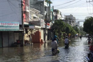 Khắc phục tình trạng ngập nước ở quận 12 ngay hôm nay