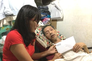 Ông già neo đơn được bạn đọc và phường giúp đỡ