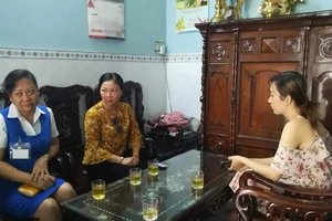 Khóa SIM chính chủ, VinaPhone đến nhà xin lỗi khách hàng