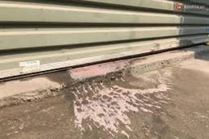 Ném mắm tôm vào nhà con nợ bị phạt thế nào?