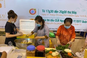 Tổ chức buffet chay gây quỹ vì người nghèo