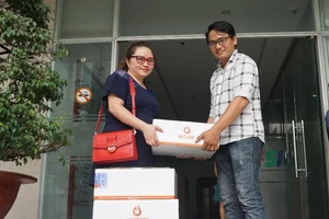 LAVITE tặng 5 thùng sâm Hector cho đoàn hỗ trợ miền Trung