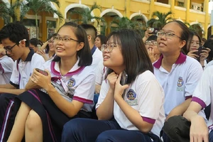 Học sinh Trường THPT Trưng Vương, TP.HCM trong một giờ hoạt động ngoài giờ. Ảnh: PHẠM ANH