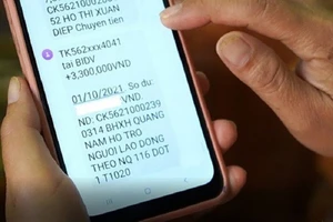 Một trong những người lao động đầu tiên tại TPHCM được nhận hỗ trợ từ Quỹ bảo hiểm thất nghiệp. Ảnh: BHXH TP.HCM cung cấp