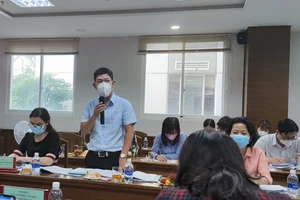 Ông Nguyễn Hoàng Xuân Vinh, Trưởng Phòng LĐ-TB&XH quận 4 phát biểu trong buổi giám sát. Ảnh: NGUYỄN HIỀN