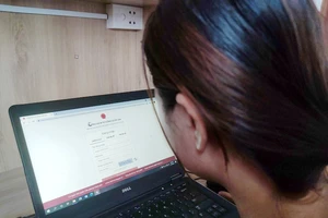 người dân có thể nộp hồ sơ nhận hỗ trợ theo Nghị quyết 116 trực tuyến. Ảnh: NGUYỄN HIỀN