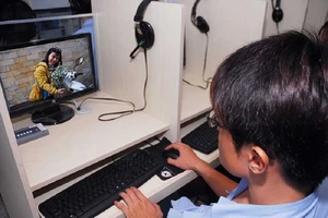 Tự đăng tải hình ảnh của người khác trên mạng xã hội là vi phạm pháp luật. Ảnh HTD