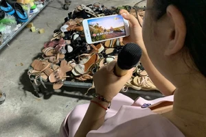 Dịp Tết Nguyên đán là lúc cao điểm của tình trạng hát karaoke ngoài trời. Ảnh: Huỳnh Thơ