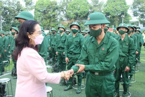 Công dân trong độ tuổi, đủ điều kiện về chính trị, sức khỏe, văn hóa sẽ được tuyển chọn đi nghĩa vụ quân sự. Ảnh: HOÀNG GIANG