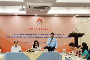 Ông Nguyễn Tăng Minh, Phó Giám đốc LĐ-TB&XH TPHCM phát biểu tại Hội thảo tham vấn kỹ thuật với các đơn vị cung cấp dịch vụ cho nhóm dễ bị tổn thương trên địa bàn TPHCM. Ảnh: Nguyễn Hiền