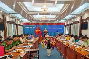 Đoàn Đại biểu Quốc hội TP.HCM lấy ý kiến góp ý dự án Luật Tư pháp người chưa thành niên. Ảnh: NGUYỄN HIỀN