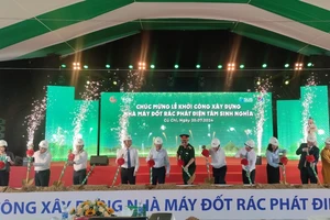 Lễ khởi công xây dựng Nhà máy đốt rác phát điện Tâm Sinh Nghĩa giai đoạn 1. Ảnh: NGUYỄN HIỀN