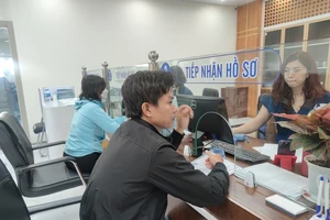 Mức đóng BHXH bắt buộc và tự nguyện khác nhau ra sao?