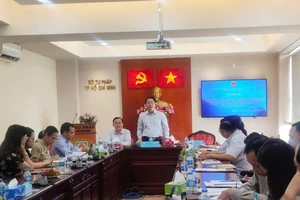 Ông Lê Vệ Quốc, Cục trưởng Cục Phổ biến, giáo dục pháp luật, Bộ Tư pháp chia sẻ tại buổi tọa đàm. Ảnh: NGUYỄN HIỀN