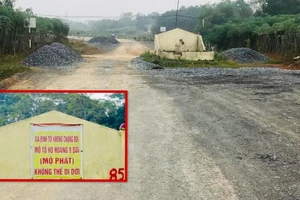 Họp báo thông tin việc cưỡng chế ngôi mộ tổ chắn ngang đường 1.900 tỉ đồng