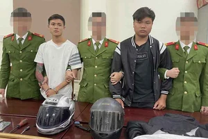 Vô cớ chém người rồi mua dao rạch áo nhằm đánh lạc hướng công an