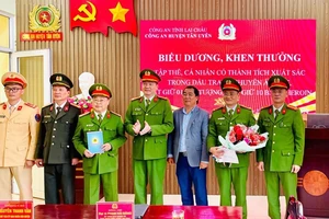 Công an Lai Châu khen thưởng lực lượng bắt vụ vận chuyển 10 bánh heroin