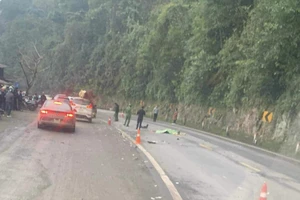 Hoà Bình: 2 thanh niên thương vong trong vụ xe máy va chạm ô tô