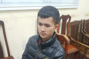 Thanh niên dương tính với ma túy, tông thẳng vào cảnh sát cơ động