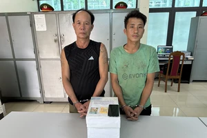 Đang vận chuyển 6.510 viên ma túy thì bị bắt