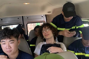 Trắng đêm cứu hộ du khách người Anh lạc trong rừng quốc gia Hoàng Liên