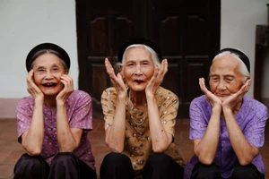 Dân mạng tấm tắc khen bộ ảnh 'ba chị em nàng thơ U100' ở Phú Thọ