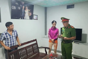 Công an vượt 1800 km để bắt cô gái lừa bán bọ xít đen qua Facebook