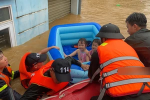 4 người chết, hơn 2.407 ngôi nhà bị ngập do mưa lớn ở miền Bắc