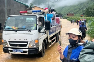 Du khách kẹt trong lũ ở Hà Giang cảm ơn sự sẻ chia của người dân