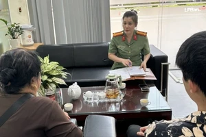 Đi chuyển tiền cho kẻ lừa đảo, được nhân viên ngân hàng ngăn lại