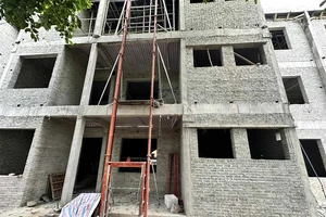 Vụ tai nạn lao động ở Quốc Oai: Do đứt cáp thang tời vật liệu