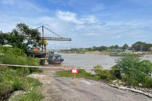 Phát hiện bom từ thời chống Mỹ dài hơn 1m ở cảng Việt Trì