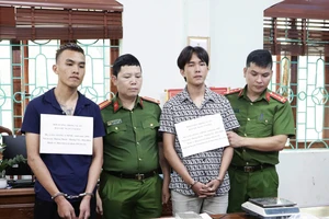 2 anh em mua bán 9 bánh heroin