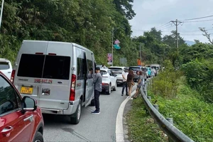 Lý do đường lên Tam Đảo ùn tắc 3 tiếng đồng hồ