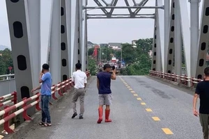 Chuyển trường cho các học sinh bị ảnh hưởng bởi vụ sập cầu Phong Châu