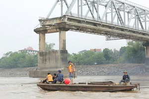 Hải quân nói về việc tìm kiếm 4 nạn nhân mất tích vụ sập cầu Phong Châu 
