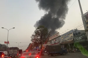 Đang cháy lớn tại KCN Chàng Sơn Thạch Thất