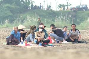 Nỗ lực tìm 4 học sinh còn lại trong vụ đuối nước ở Phú Thọ