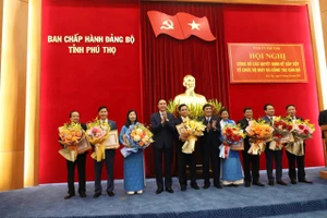 Phú Thọ tuyên dương 8 cá nhân gương mẫu trong tinh gọn bộ máy