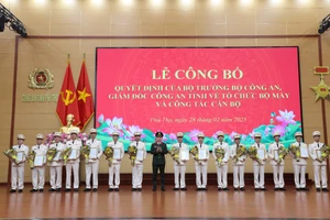 Công an tỉnh Phú Thọ biểu dương 13 người nghỉ hưu trước tuổi