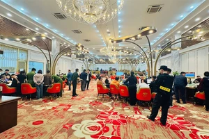 Bên trong sòng bạc do người Trung Quốc cầm đầu, công an vừa triệt phá