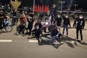 Hoà Bình: Khởi tố 17 thanh thiếu niên tụ tập, đua xe trái phép