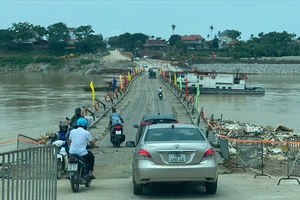 Cầu phao Phong Châu sẽ khôi phục vào ngày 20-6