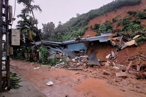 Sạt lở đất gây sập nhà, một người tử vong