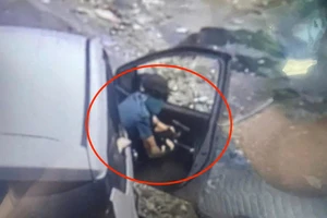 Dùng súng K54 đe dọa tài xế tại đèo Đá Trắng, hai người bị tạm giữ