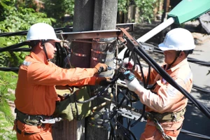 EVNHANOI hoãn cắt điện, tập trung cung ứng điện trong cao điểm nắng nóng