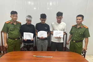 Nhóm thanh niên vô cớ chém 2 người trọng thương rồi về nhà ngủ