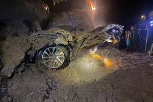 Xe bán tải bị vùi lấp ở Lào Cai: 2 nạn nhân tử vong, 1 người còn mất tích