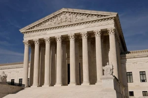 Tòa án Tối cao Mỹ hôm 17-6 đã quyết định bác bỏ đơn kiện đòi vô hiệu luật chăm sóc sức khỏe Obamacare do các quan chức đảng Cộng hòa đệ lên.